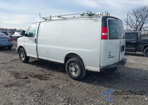2011 Chevrolet Express 2500 Work Van z USA, uszkodzony, nr VIN 1GCWGFFA3B1126116